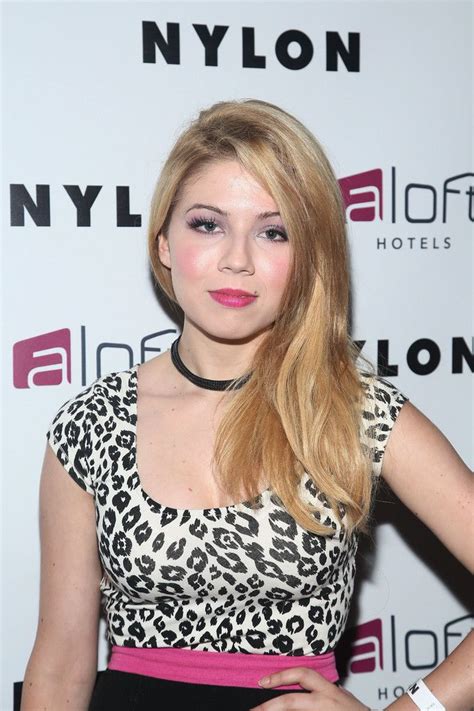 Jennette McCurdy Body Measurements Height。